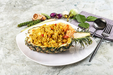 Pineapple fried rice with prawn