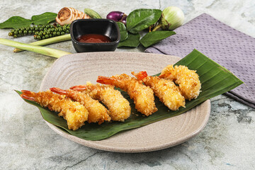 Shrimp tempura with spicy sauce