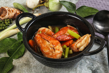 Prawn with asparagus and spices