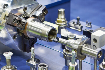 Chuck of lathe machine and cutter