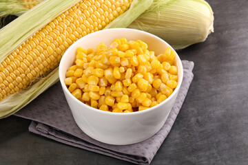 Canned sweet young corn grain