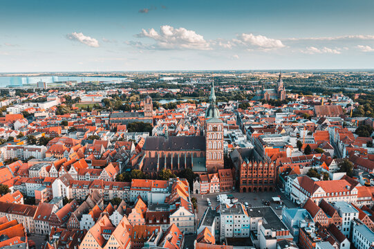 Hansestadt Stralsund aus der Luft 