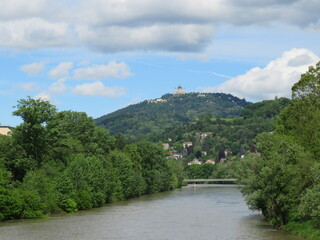 Obraz premium Vista del fiume Po con la Collina di Superga, Torino, Piemonte, Italia