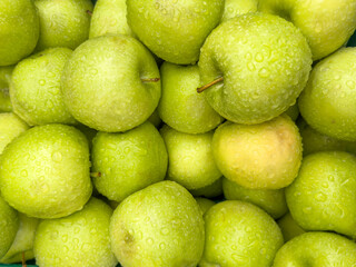water drops on pile of fresh green apple fruits