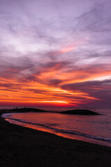 Obraz premium Fantastic sunset and sky over the ocean. Beautiful sunset background
