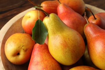 Ripe juicy pears in bowl, closeup view