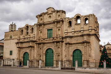 Fototapeta premium Baroque church facade in Cajamarca, Peru