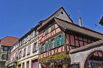 Fototapeta premium Case e strade del villaggio di Riquewihr, Alsazia, Francia, Alto Reno, Grand Est