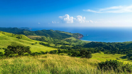 Obraz premium An island with rolling hills and panoramic views of the ocean.