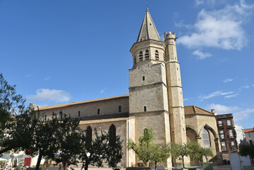 Place de l'église de La Madeleine à Béziers. France	