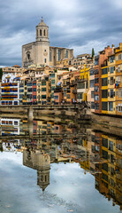 Naklejka premium Girona reflected on the Onyar River