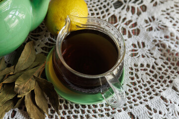 infusión de hojas de Laurel con limón, 