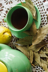 infusión de hojas de Laurel con limón, 