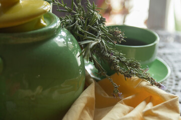 Romero medicinal en infusión, beneficioso para la digestión, 