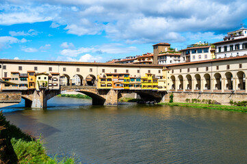 Fototapeta premium Ponte Vecchio over Arno river in Florence, Italy