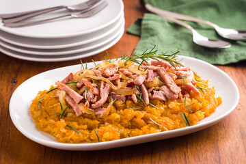 Delicious Roasted Pork Loin with Caramelized Onions and Herbs