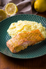 Delicious Grilled Salmon with Creamy Risotto and Fresh Lemon
