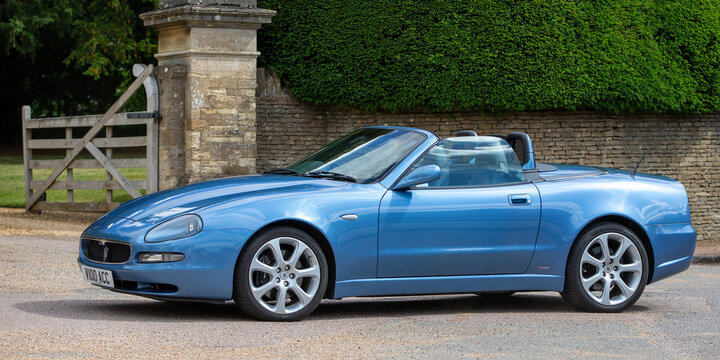 2002 blue MASERATI 4200 GT Spyder car