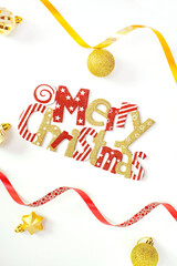 명랑한 분위기의 메리크리스마스 글자와 카피공간