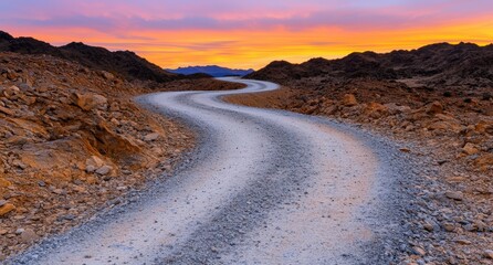 Obraz premium Winding desert road at sunset