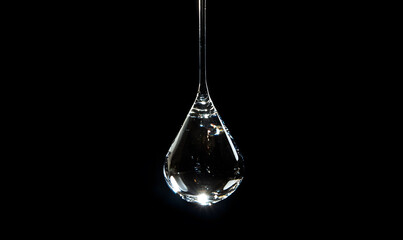 Dynamic Water Droplets Isolated on Black Background – High-Speed Captures, Ripples, Splashes, and Mist in Elegant Motion