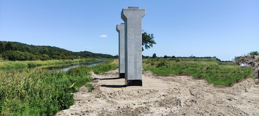 Podpory nowego mostu.