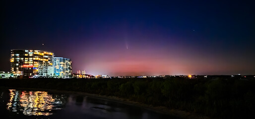 Fototapeta premium Night October Skies in Orange Beach, Alabama, Moon, Stars, Comet Tsuchinshan-ATLAS