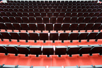 Fototapeta premium Sitze in einem Theater in Deutschland - Sitzreihe 
