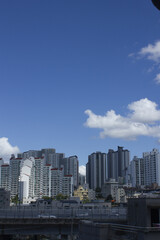 Fototapeta premium It is a cityscape with blue sky and apartments.