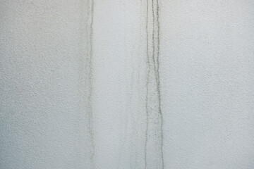 雨で汚れた古いコンクリートの壁　テクスチャー背景壁紙　ざらざらした白い壁