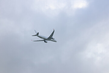 旅立ちの時、福岡空港の魅力