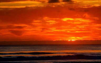 Fototapeta premium a sunset in the pacific ocean