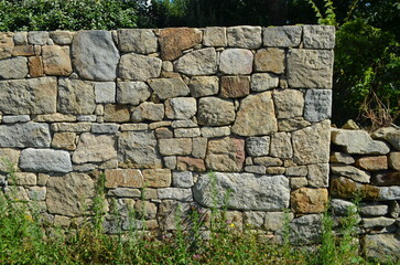 Mur en pierre naturelle (Bretagne - France)