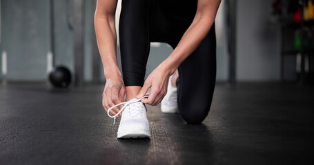 Naklejka premium Tying Running Fitness Shoes