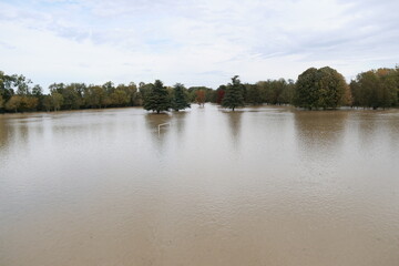 Vend&ocirc;me : stade des Grands Pr&eacute;s sous l'eau