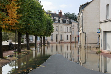 Vend&ocirc;me sous les inondations