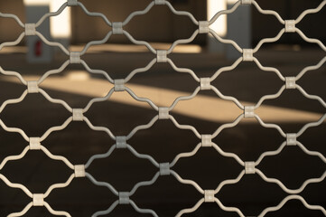 Fototapeta premium Nahaufnahme eines Metallgitterzauns