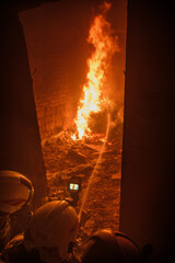 Strażak z kamerierą termowizyjną  © Jacob