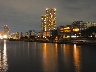 Naklejka premium 夜景 東京都江東区豊洲の風景