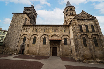 Fototapeta premium Basilique Notre-Dame du Port de Clermont-Ferrand