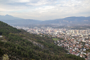 Skopje, a thriving urban panorama
The city of Skopje, seen from above
Aerial view of the Macedonian capital
Skopje, a mosaic of colors and shapes where the mountains meet the metropolis.