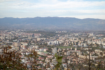 Skopje, a thriving urban panorama
The city of Skopje, seen from above
Aerial view of the Macedonian capital
Skopje, a mosaic of colors and shapes where the mountains meet the metropolis.