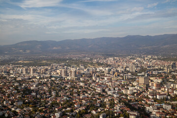 Skopje, a thriving urban panorama
The city of Skopje, seen from above
Aerial view of the Macedonian capital
Skopje, a mosaic of colors and shapes where the mountains meet the metropolis.
