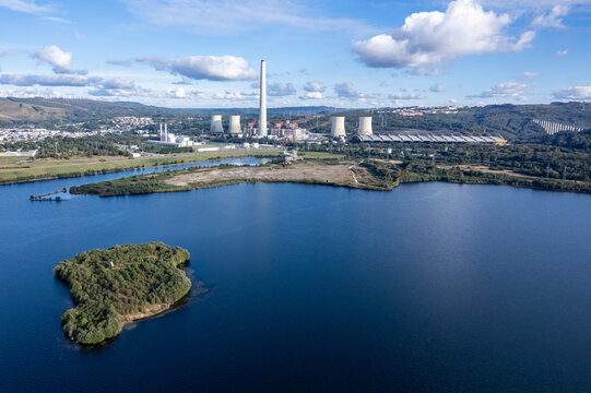 As Pontes, Central T&eacute;rmica, Lago, Escombrera. Imagen de la recuperaci&oacute;n de una zona minera, ahora un espacio integrado y l&uacute;dico.
