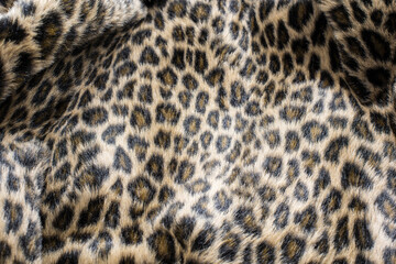Abrigo de piel de leopardo vista de cerca, textura © KukiLadrondeGuevara