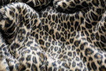Abrigo de piel de leopardo vista de cerca, textura © KukiLadrondeGuevara