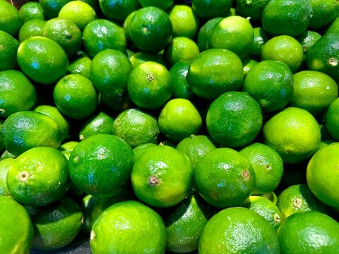 close-up of limes at an organic merchant
