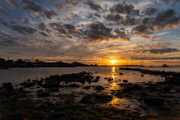Atardecer en un pequeño puerto