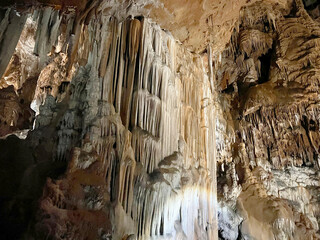 Manita peć cave in Velika Paklenica canyon (Paklenica National Park, Croatia) - Manita pec-Höhle in der Schlucht Velika Paklenica, Starigrad (Nationalpark Paklenica, Kroatien) - Špilja Manita peć