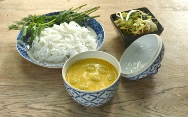 rice noodles on plate with spicy crab curry sauce in bowl eat couple fresh vegetable